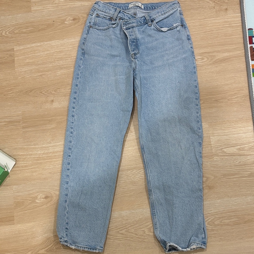 Abercrombie women’s Dad high rise Blue Jeans size 8